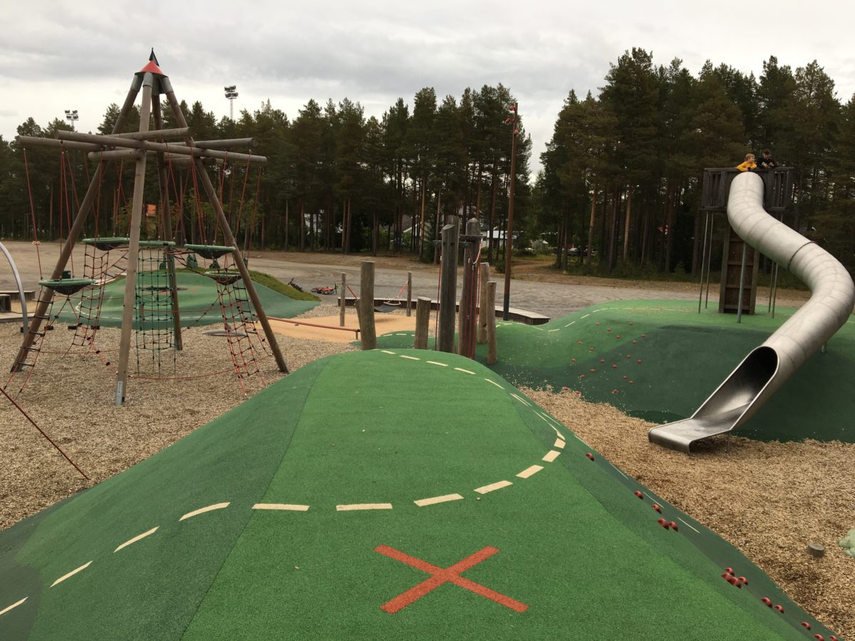 En äventyrslekpark för lite större barn i Umedalen