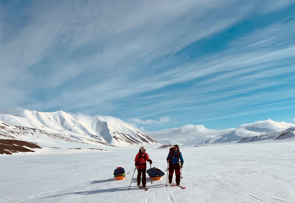 Korsa Svalbard på skidor